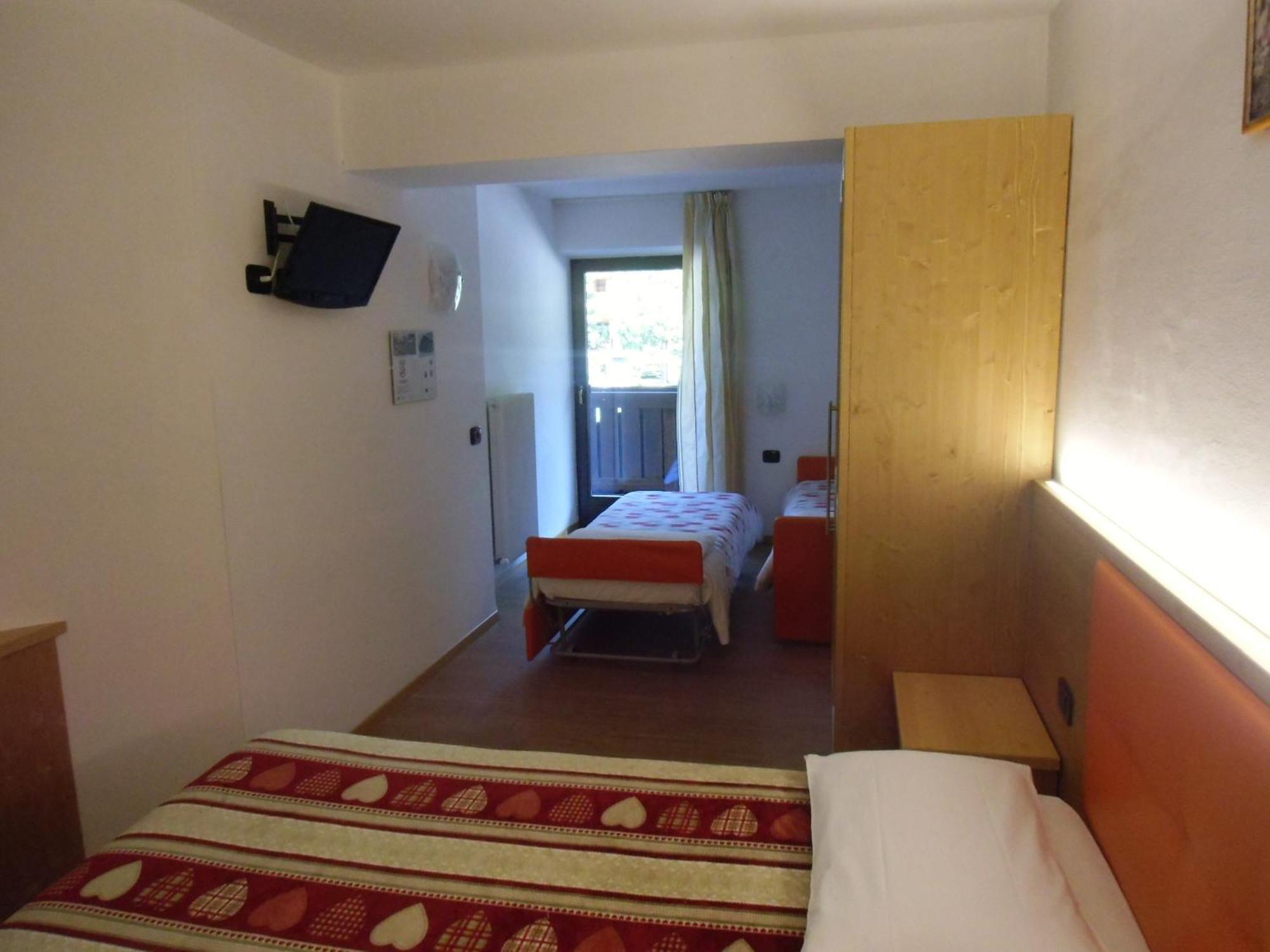 Hotel Garni Festil Campitello di Fassa Exteriér fotografie