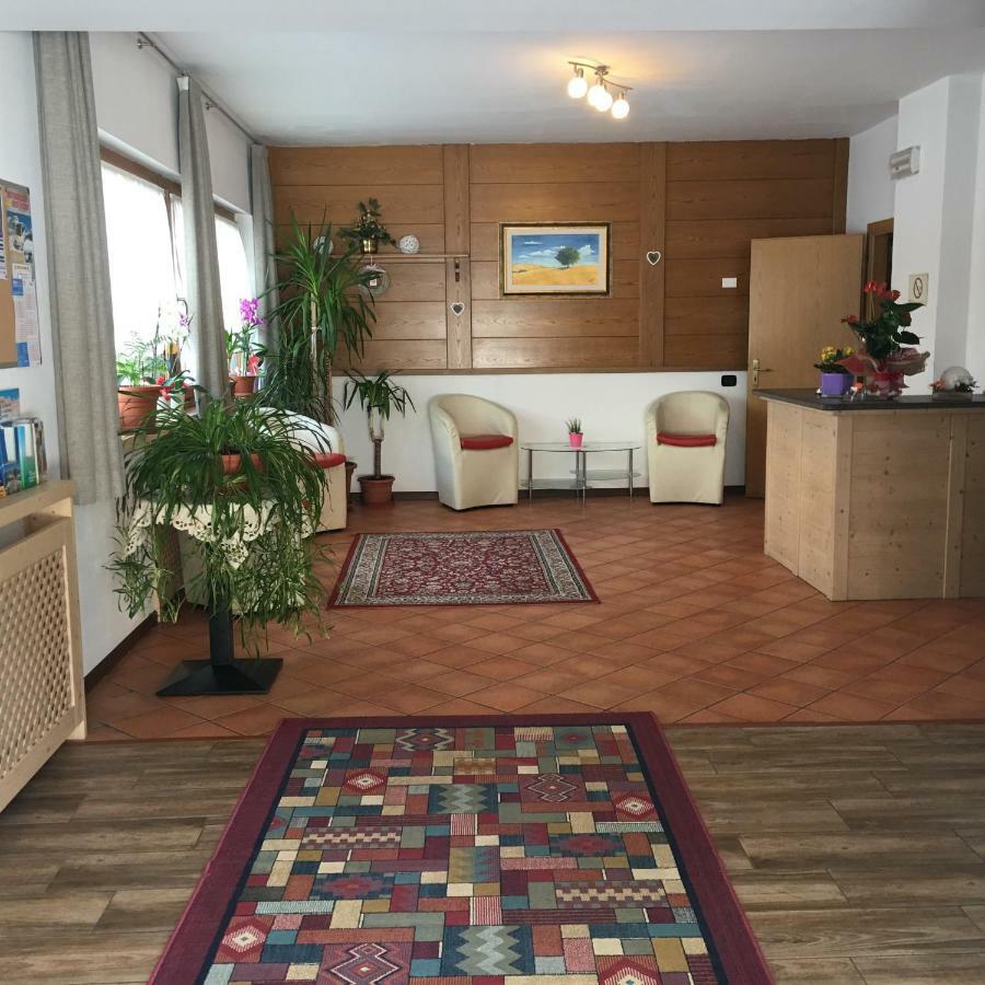 Hotel Garni Festil Campitello di Fassa Exteriér fotografie